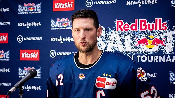 "Auch als ich gegen Bremerhaven wieder für den EHC Red Bull München auf dem Eis stand, hatte ich keine Probleme", sagt EHC-Kapitän Patrick Hager, der sich mit Corona infiziert hatte.