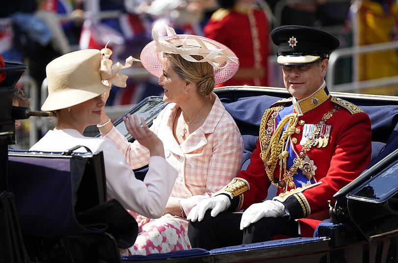 Prinz Edward und seine Frau  Sophie mit ihren Kindern Viscount Severn und Lady Louise Windsor
