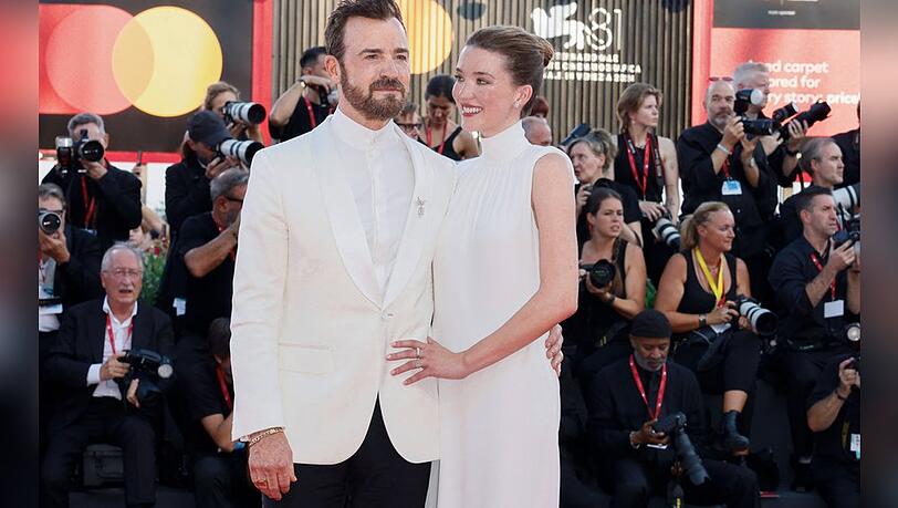 Justin Theroux und Nicole Brydon Bloom sorgen bei den Filmfestspielen in Venedig mit einem Ring für Aufsehen.