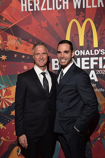 Ralf Schumacher und Freund Étienne Bousquet-Cassagne strahlten auf dem Red Carpet der "McDonald's"-Gala.