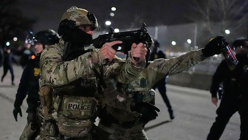 Die Einwanderungsbeh&ouml;rde ICE ist auch in Minnesota im Einsatz - Demonstranten protestieren seit l&auml;ngerem dagegen.