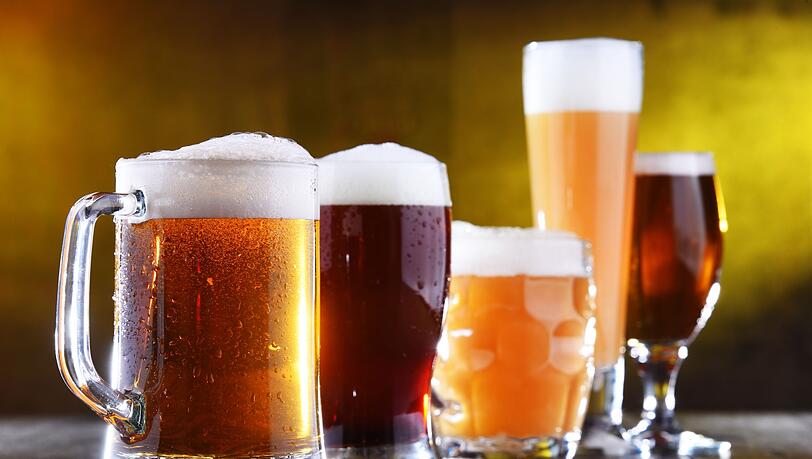 Wer glaubt, Bier sei gleich Bier, irrt gewaltig. Schon ein Blick auf die Gl&auml;ser der G&auml;ste im Biergarten verr&auml;t: Bier ist Vielfalt pur! Von hell bis dunkel, von s&uuml;ffig bis herb - f&uuml;r jeden Geschmack ist etwas dabei. Mit etwas Hintergrundwissen werden Sie zum echten Bierspezialisten, dem niemand so leicht das Wasser... &auml;h, Bier reichen kann. Begleiten Sie uns auf eine genussvolle Entdeckungsreise!
