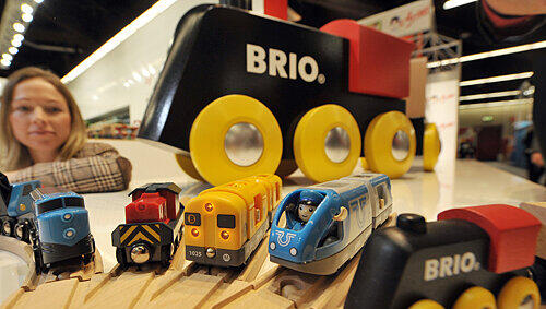 Pures Holz im eleganten Design – die Brio-Bahn präsentiert sich ganz öko. Pures Holz im eleganten Design – die Brio-Bahn präsentiert sich ganz öko.