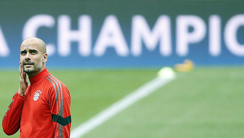 Den FC Augsburg vor der Brust, die Champions League und das Rückspiel gegen den FC Barcelona im Kopf: Bayern-Trainer Pep Guardiola. Den FC Augsburg vor der Brust, die Champions League und das Rückspiel gegen den FC Barcelona im Kopf: Bayern-Trainer Pep Guardiola.