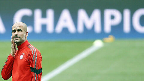 Den FC Augsburg vor der Brust, die Champions League und das Rückspiel gegen den FC Barcelona im Kopf: Bayern-Trainer Pep Guardiola.