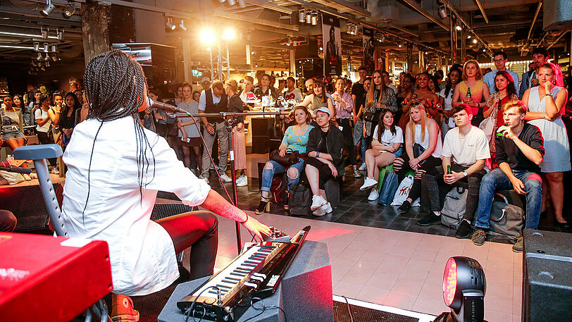 Impressionen vom Kick-Off der "The Storey Basement Sessions" im Oberpollinger.