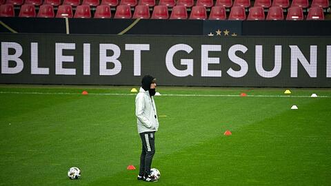 Bundestrainer Joachim Löw fliegt mit dem DFB-Team in die Ukraine.