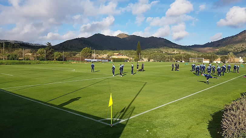 Die erste Trainingseinheit der Löwen ist in vollem Gange.