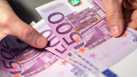 Die Bundesbank hat die Gnadenfrist für die lilafarbene Banknote mit der Zahl 500 verlängert.
