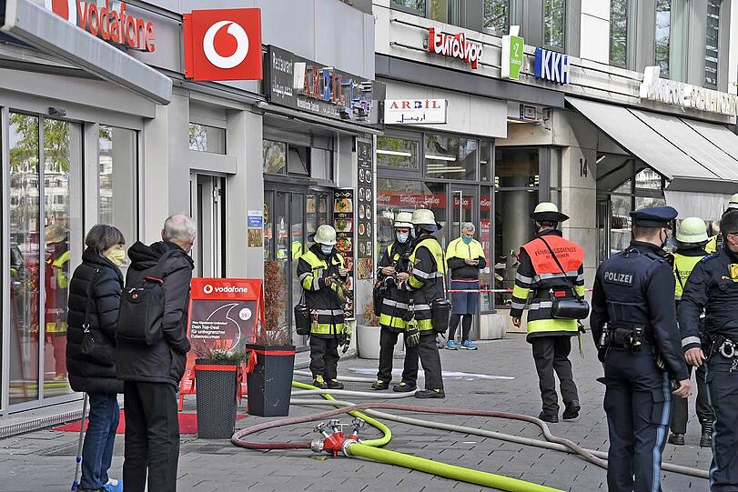 Zur Brandursache ermittelt die Polizei.