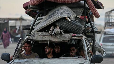 Palästinenser fliehen aus dem Norden des Gazastreifens (Archivbild)