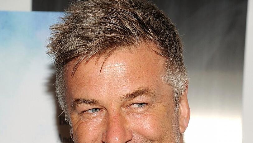 Er kann auch in eine Kamera lächeln: Alec Baldwin in Los Angeles Er kann auch in eine Kamera lächeln: Alec Baldwin in Los Angeles