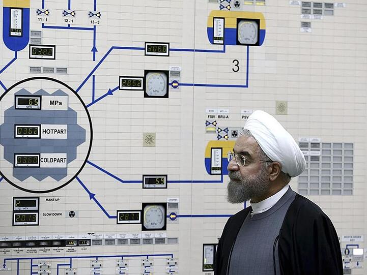 Hassan Ruhani, Präsident des Iran, besucht ein Atomkraftwerk in Buschehr.