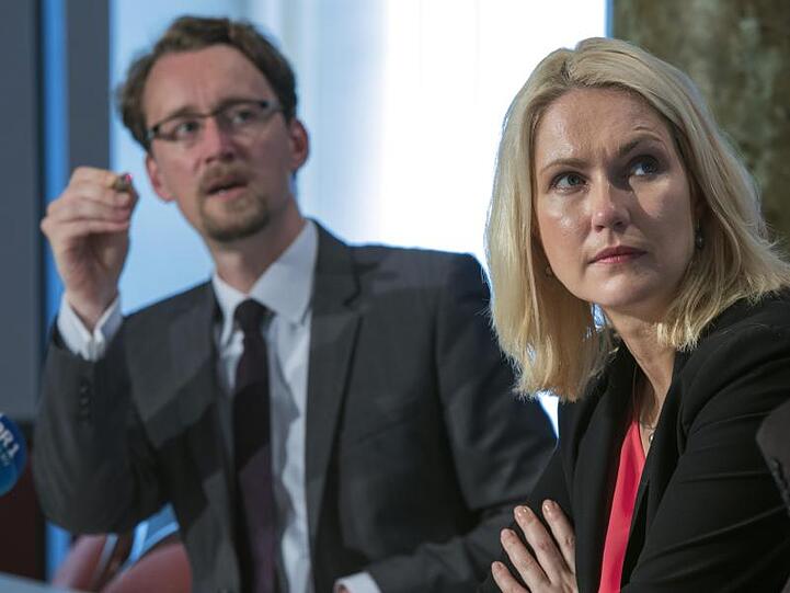Kein Traumpaar: Der Finanzminister von Mecklenburg-Vorpommern, Mathias Brodkorb (SPD), ist zurückgetreten, weil er mit Ministerpräsidentin Manuela Schwesig (SPD) nicht zurechtkommt.