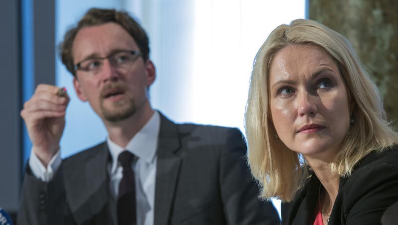 Kein Traumpaar: Der Finanzminister von Mecklenburg-Vorpommern, Mathias Brodkorb (SPD), ist zurückgetreten, weil er mit Ministerpräsidentin Manuela Schwesig (SPD) nicht zurechtkommt. Kein Traumpaar: Der Finanzminister von Mecklenburg-Vorpommern, Mathias Brodkorb (SPD), ist zurückgetreten, weil er mit Ministerpräsidentin Manuela Schwesig (SPD) nicht zurechtkommt.
