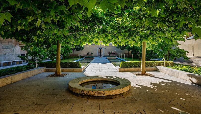 Der Kabinettsgarten ist der wohl kleinste Garten, den es im Zentrum der Stadt gibt. Und vielen ist er nicht bekannt. Der Kabinettsgarten ist der wohl kleinste Garten, den es im Zentrum der Stadt gibt. Und vielen ist er nicht bekannt.