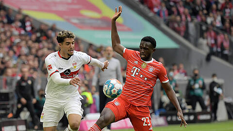 Tanguy Nianzou (r.) hatte mit der Stuttgarter Offensive so seine Probleme.