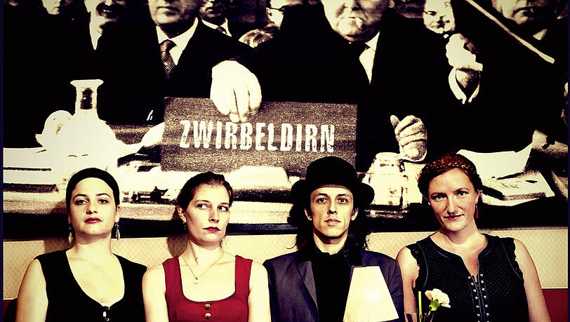 Die Band Zwirbeldirn bringt mit ihrer Musik die Wirtshauswände zum wackeln. Die Band Zwirbeldirn bringt mit ihrer Musik die Wirtshauswände zum wackeln.