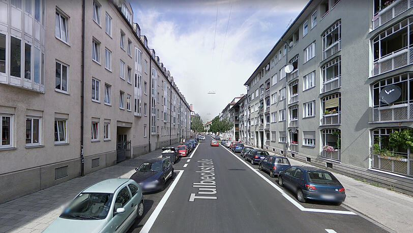 Die Tulbeckstraße im Westend. Hier wurden Anfang Dezember kurz hintereinander zwei Frauen angegriffen. (Archivbild) Die Tulbeckstraße im Westend. Hier wurden Anfang Dezember kurz hintereinander zwei Frauen angegriffen. (Archivbild)