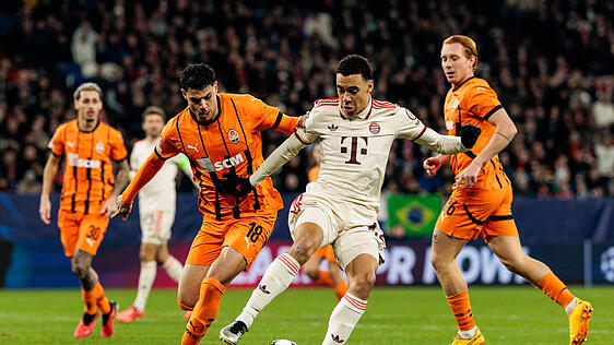 Drückt Donezk in die eigene Hälfte: Der FC Bayern um Jamal Musiala.