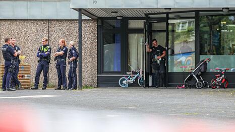 Der Bereich um den Tatort wurde weitr&auml;umig abgesperrt.