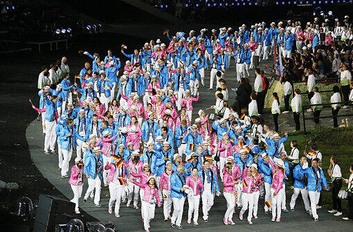 Die Feuerwerke funkelten, die Show faszinierte und ganz London war in Aufruhr: Am Freitagabend wurden die Olympischen Spiele 2012 mit viel Bombast eröffnet.