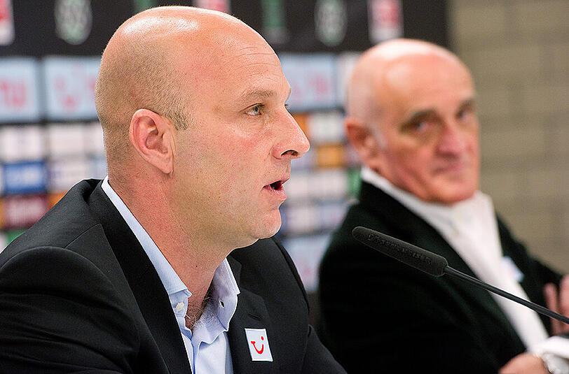 Waren am Ende keine guten Freunde mehr: 96-Manager Dirk Dufner (vorne) und Klubchef Martin Kind.
