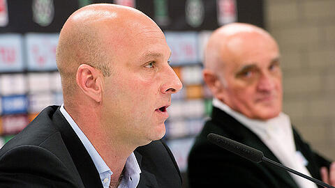 Waren am Ende keine guten Freunde mehr: 96-Manager Dirk Dufner (vorne) und Klubchef Martin Kind.