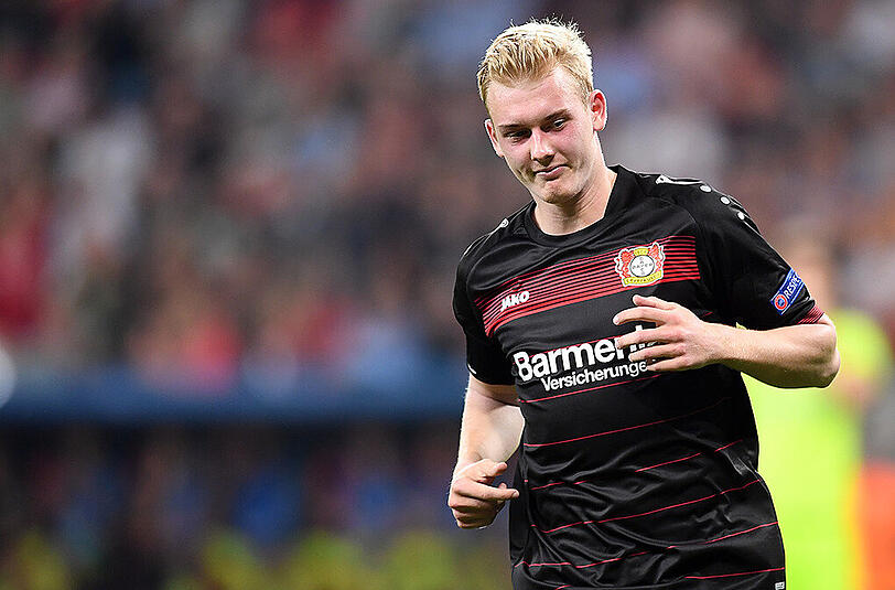Im Vertrag von Julian Brandt soll es eine Ausstiegsklausel geben. Demnach könnte der 20-Jährige 2018 für 12,5 Millionen Euro wechseln.