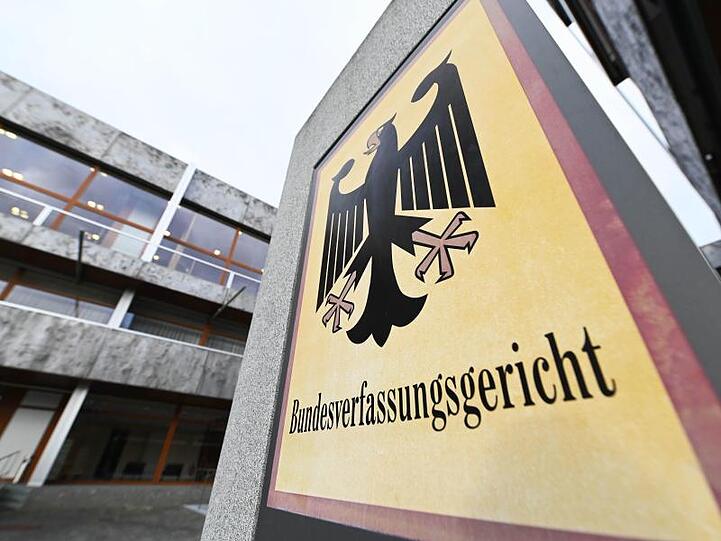 Das Bundesverfassungsgericht hat einem Eilantrag gegen ein Demo-Verbot in Teilen stattgegeben.