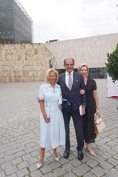 Charlotte Knoblochs Kinder Iris (l.) und Bernd sowie dessen Frau Elly. Charlotte Knoblochs Kinder Iris (l.) und Bernd sowie dessen Frau Elly.