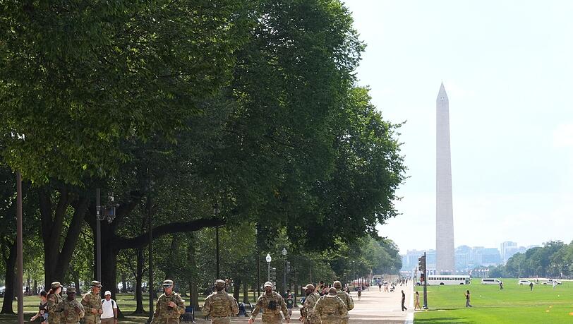 Die US-Regierung hat Washington unter Bundeskontrolle gestellt - die Nationalgarde patrouilliert durch die Hauptstadt.