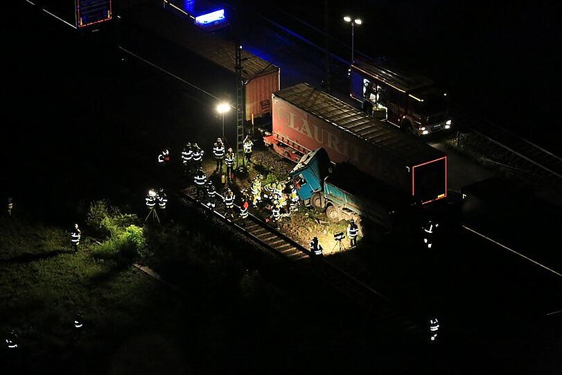 Im Einsatz waren zahlreiche Rettungskräfte, auch ein Hubschrauber.