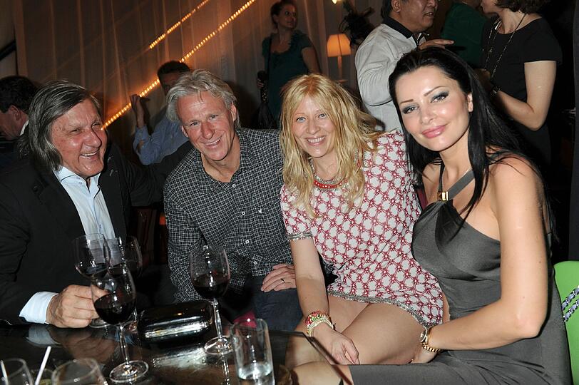 Geballte Tennisprominenz: Ilie Nãstase mit Freundin Brigitte (r.) und Björn Borg mit seiner Frau Patricia
