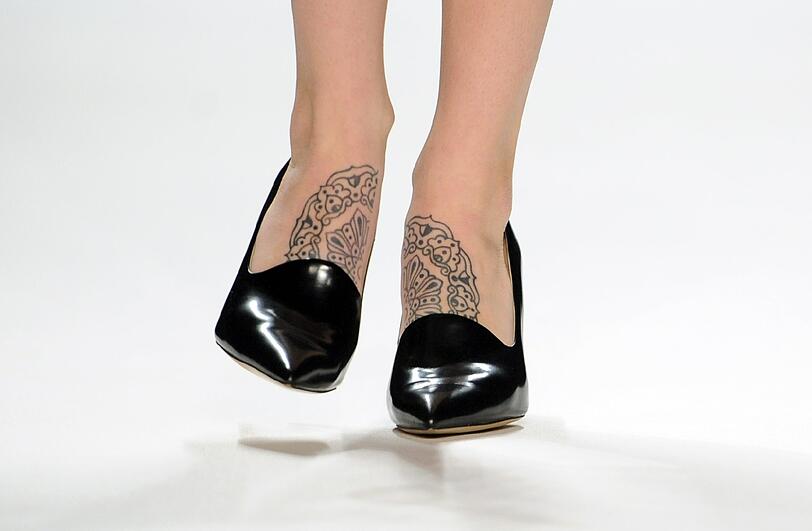 Sexy Körperkunst: Verrückte Tattoos - Spektakuläre Bilder...