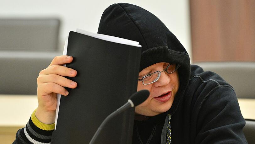 "Märchenstunde für gutes Geld": Neonazi Tino Brandt soll beim NSU-Prozess Falschaussagen gemacht haben. "Märchenstunde für gutes Geld": Neonazi Tino Brandt soll beim NSU-Prozess Falschaussagen gemacht haben.