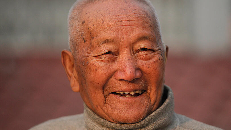 Erlitt einen Herzstillstand im Basislager: Der 85-jährige nepalesische Bergsteiger Min Bahadur Sherchan.