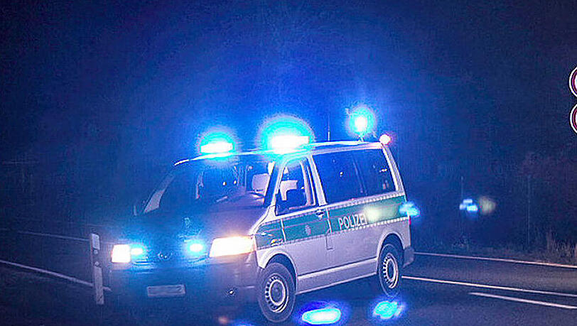 Zu einem schweren Unfall kam es am Montagabend auf der Rosenheimer Landstraße. (Symbolbild) Zu einem schweren Unfall kam es am Montagabend auf der Rosenheimer Landstraße. (Symbolbild)