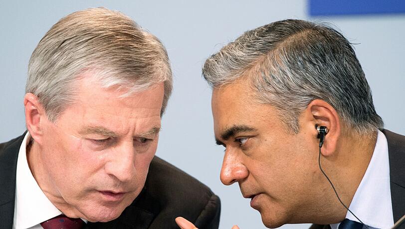 Milliardenschwere Rechtsstreitigkeiten, eine unrühmliche Vergangenheit und eine maue Aktienkursentwicklung: Jürgen Fitschen und Anshu Jain stehen seit Jahren heftig in der Kritik. Milliardenschwere Rechtsstreitigkeiten, eine unrühmliche Vergangenheit und eine maue Aktienkursentwicklung: Jürgen Fitschen und Anshu Jain stehen seit Jahren heftig in der Kritik.