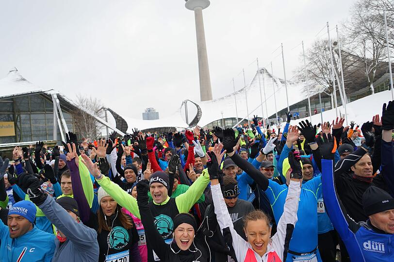 1.100 Läufer nahmen am Samstagvormittag am Winterlauf im Olympiapark in München teil. Hier gibt's die Bilder.