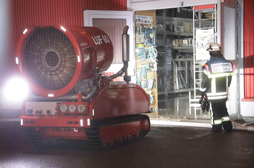 Als die Feuerwehr eintraf, hatte die Sprinkleranlage bereits einen Teil des Brandes gelöscht.