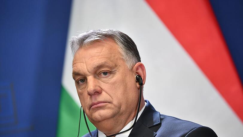 Viktors Position: Zunächst brauche es Lösungen mit Blick auf die ungarische Energie-Versorgungssicherheit, dann könne es Sanktionen geben. Bislang gebe es diese Lösungen aber nicht. Viktors Position: Zunächst brauche es Lösungen mit Blick auf die ungarische Energie-Versorgungssicherheit, dann könne es Sanktionen geben. Bislang gebe es diese Lösungen aber nicht.