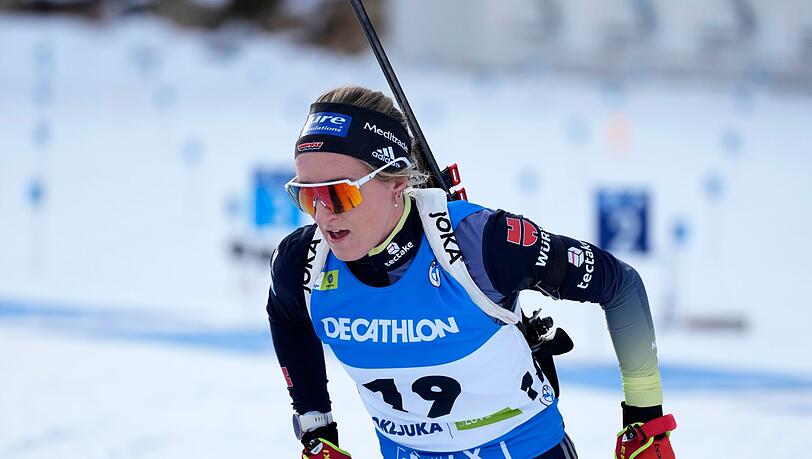 Biathlon: Weltcup, Sprint 7,5 km, Damen: Anna Weidel aus Deutschland in Aktion.