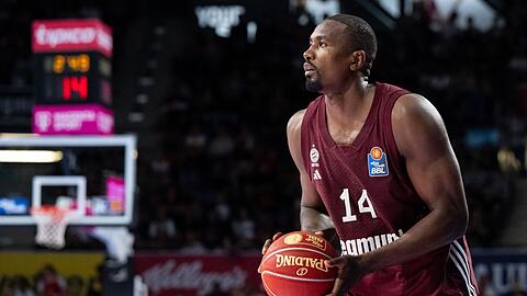 Serge Ibaka von München in Aktion.
