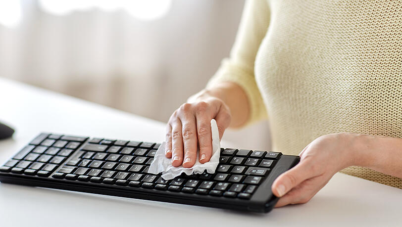 Wer seine elektronischen Geräte sauber macht, sollte dabei auch immer an die Tastatur denken. (Symbolbild) Wer seine elektronischen Geräte sauber macht, sollte dabei auch immer an die Tastatur denken. (Symbolbild)