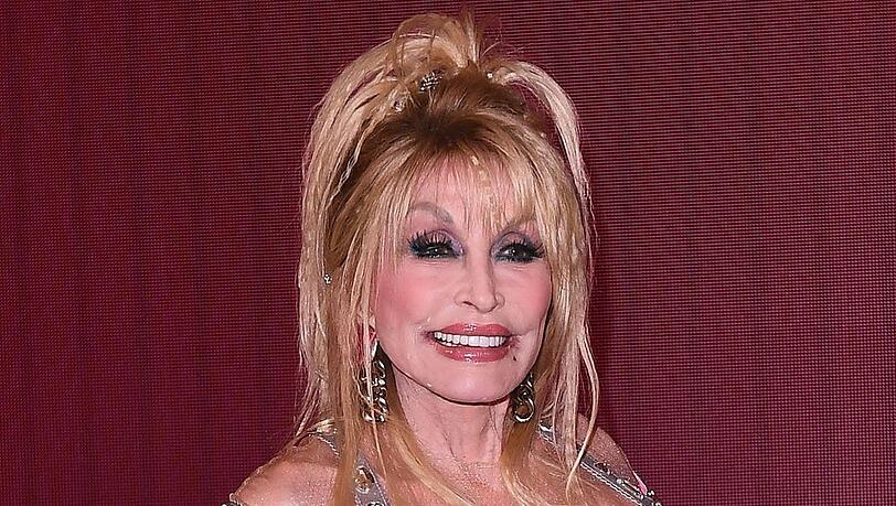 Dolly Partons Krebserkrankung wurde erst nach ihrem Tod öffentlich. Dolly Partons Krebserkrankung wurde erst nach ihrem Tod öffentlich.