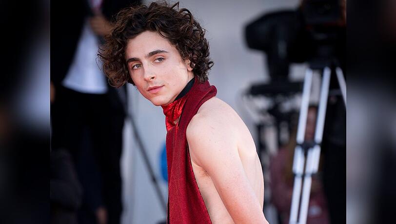 Beim Filmfest von Venedig begeisterte Timothée Chalamet mit seinem rückenfreien Outfit.