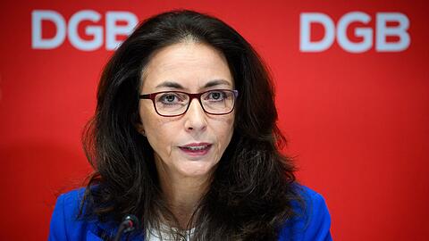 DGB-Chefin Fahimi beklagt einen Generalverdacht gegen kranke Besch&auml;ftigte.