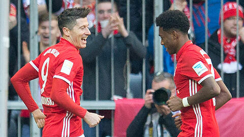 Die Bayern-Profis Robert Lewandowski und David Alaba (rechts) belegen im Bundesliga-Ranking der Facebook-Posts die Plätze eins und zwei.