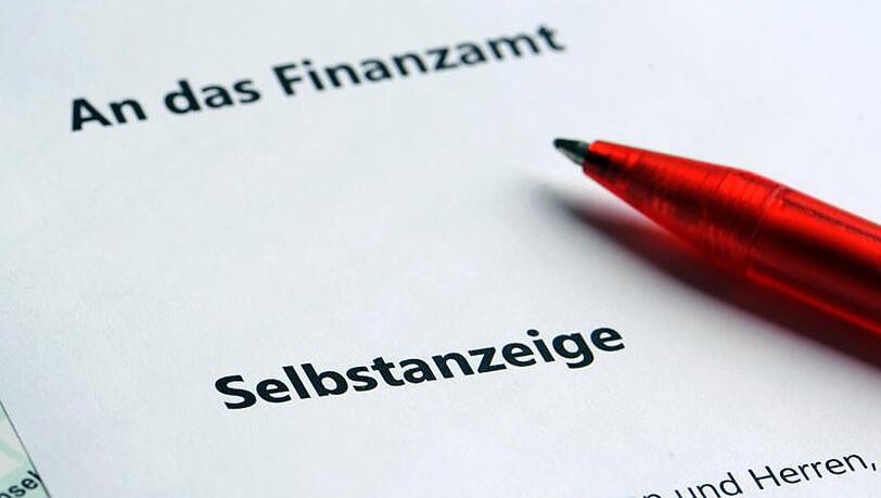 Die Zahl der Selbstanzeigen erreichte 2014 mit mindestens 38.300 einen Rekordwert. Danach hatten die Behörden sinkende Zahlen erwartet. Die Zahl der Selbstanzeigen erreichte 2014 mit mindestens 38.300 einen Rekordwert. Danach hatten die Behörden sinkende Zahlen erwartet.